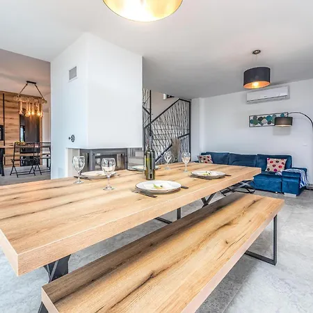 3 Bedroom Cozy In Prázdninový dům
