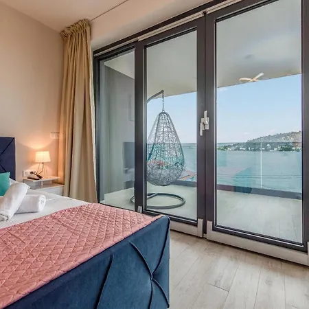 Holiday home Stunning In With House Sea View