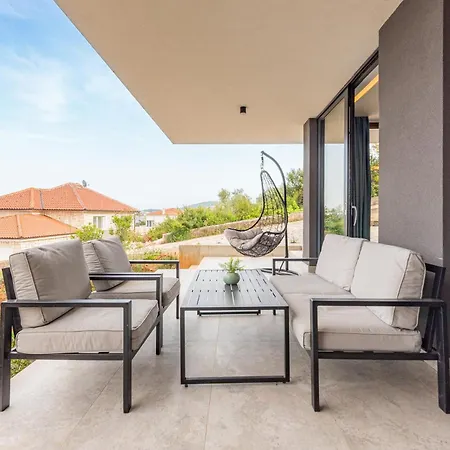 Stunning In With House Sea View Holiday home *