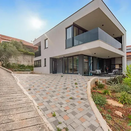 Stunning In With House Sea View Holiday home